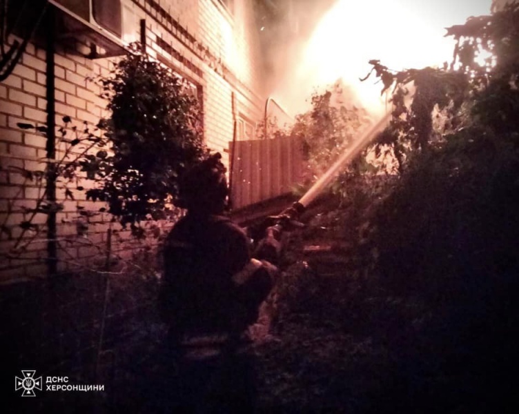 Russia shells residential areas and hospital in Kherson: Fires and injuries reported