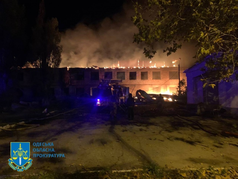 Russia strikes Odesa district: Multi-storey building and medical facility damaged, injured reported