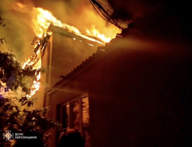 Russia shells residential areas and hospital in Kherson: Fires and injuries reported