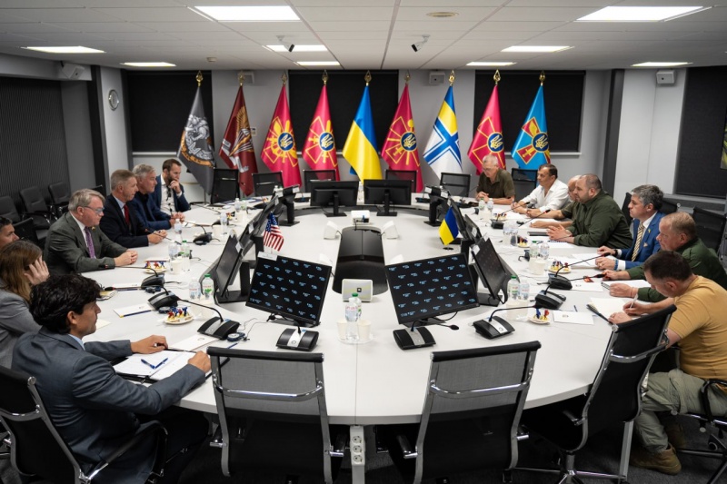 Ukrainian Defense Minister briefs US Congressmen on Ukraine's objectives near Russian border