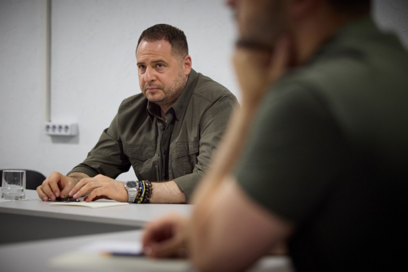 Zelenskyy visits Sumy region border and holds meeting with Commander-in-Chief: Details