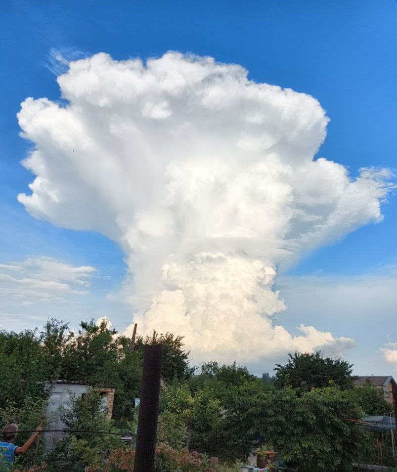 Mushroom cloud spotted over Zaporizhzhia: Anomalous phenomenon causes