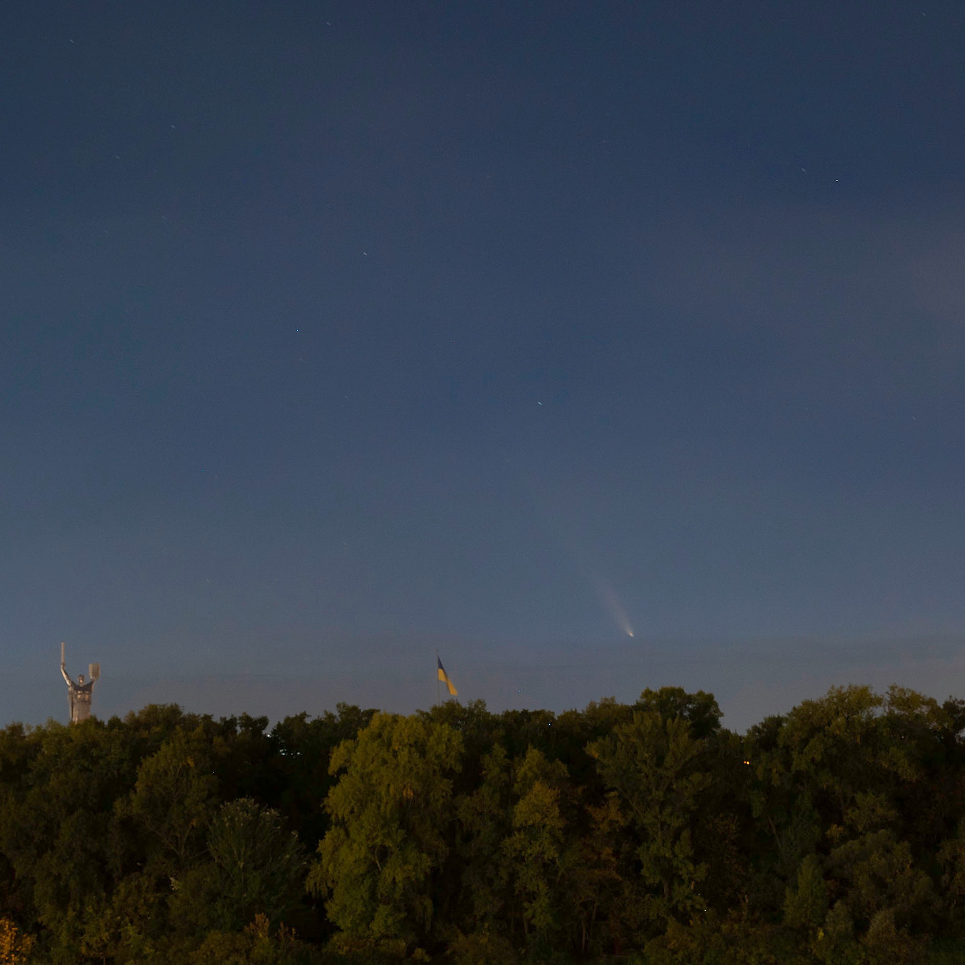 Incredibly rare comet flew over Ukraine: Amazing photos revealed