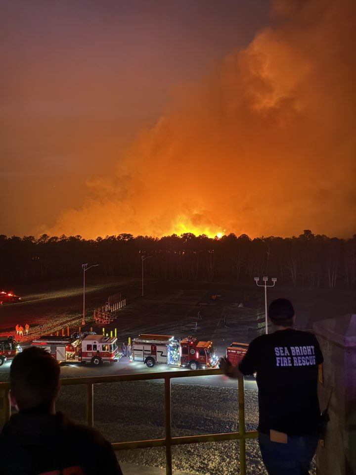 Wildfire in New Jersey's Pine Barrens forces 3,000 evacuations and shuts down major highway