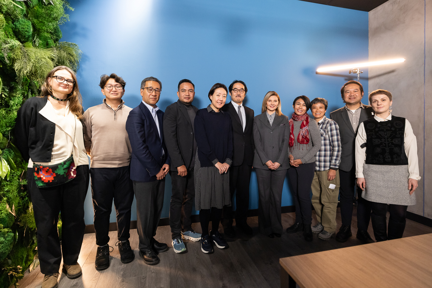 Olena Zelenska's chic gray combos: Photos