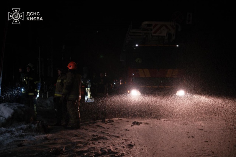 Russia heavily strikes Kyiv: Destruction, fire, and casualties reported