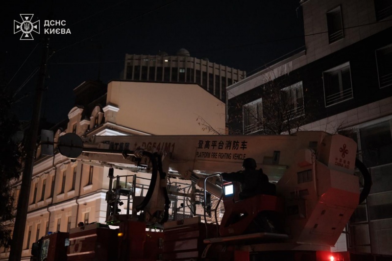 Russia heavily strikes Kyiv: Destruction, fire, and casualties reported