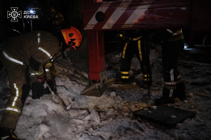 Russia heavily strikes Kyiv: Destruction, fire, and casualties reported