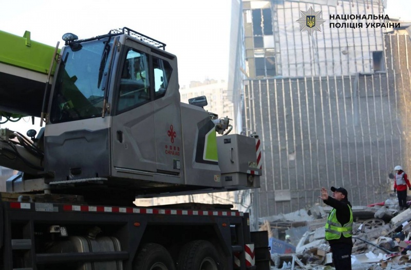Russia heavily strikes Kyiv: Fires, destroyed buildings, children among 40 injured reported