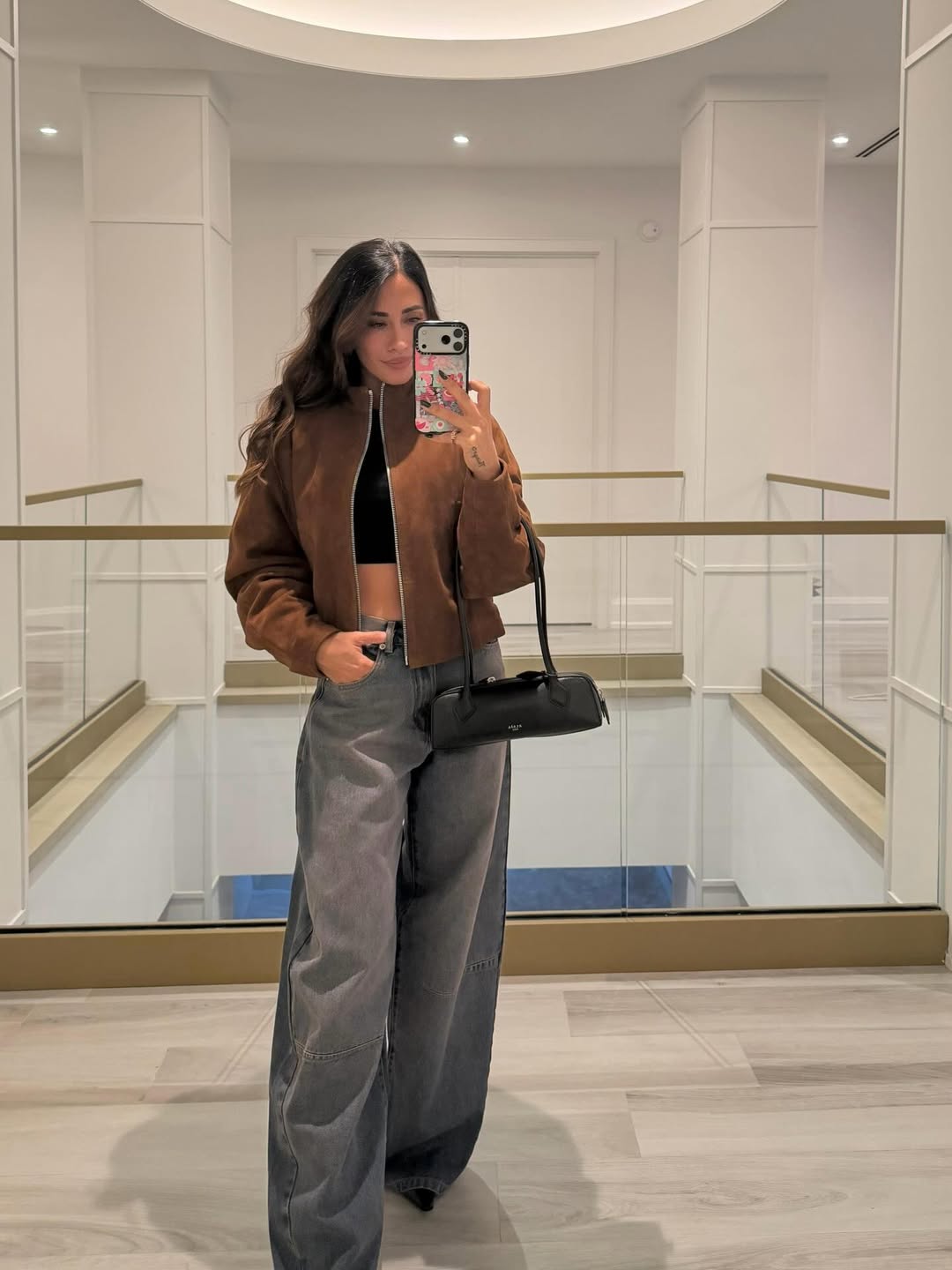Winter 2026 must-have – Grey jeans in Messi wife's stylish look