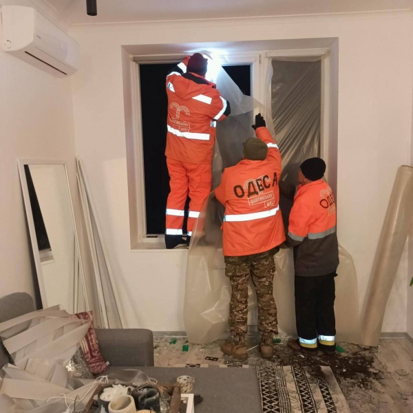 Russia massively strikes Ukraine's Odesa: Residential buildings and dormitory damaged