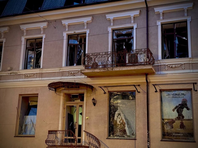 Russia massively strikes Ukraine's Odesa: Residential buildings and dormitory damaged