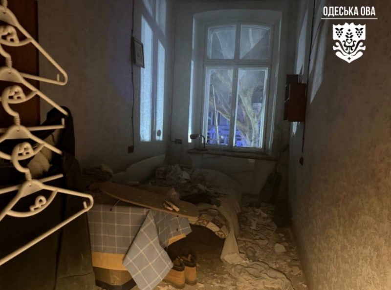 Russia massively strikes Ukraine's Odesa: Residential buildings and dormitory damaged
