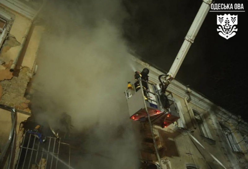 Russia massively strikes Ukraine's Odesa: Residential buildings and dormitory damaged