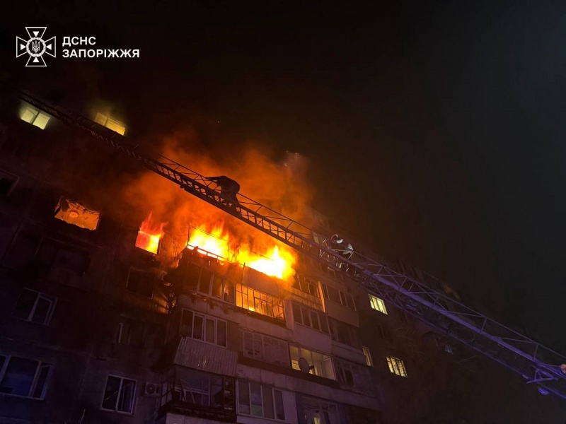 Russia massively strikes Ukraine's Zaporizhzhia: Apartments burned down, 3 people injured