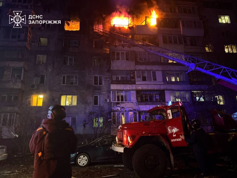 Russia massively strikes Ukraine's Zaporizhzhia: Apartments burned down, 3 people injured