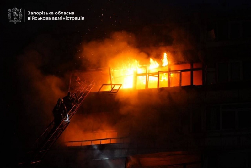 Russia massively strikes Ukraine's Zaporizhzhia: Apartments burned down, 3 people injured