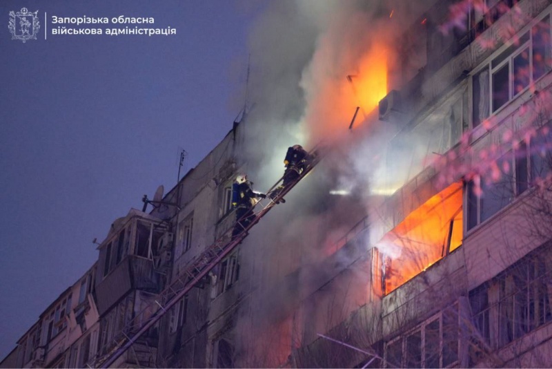 Russia massively strikes Ukraine's Zaporizhzhia: Apartments burned down, 3 people injured