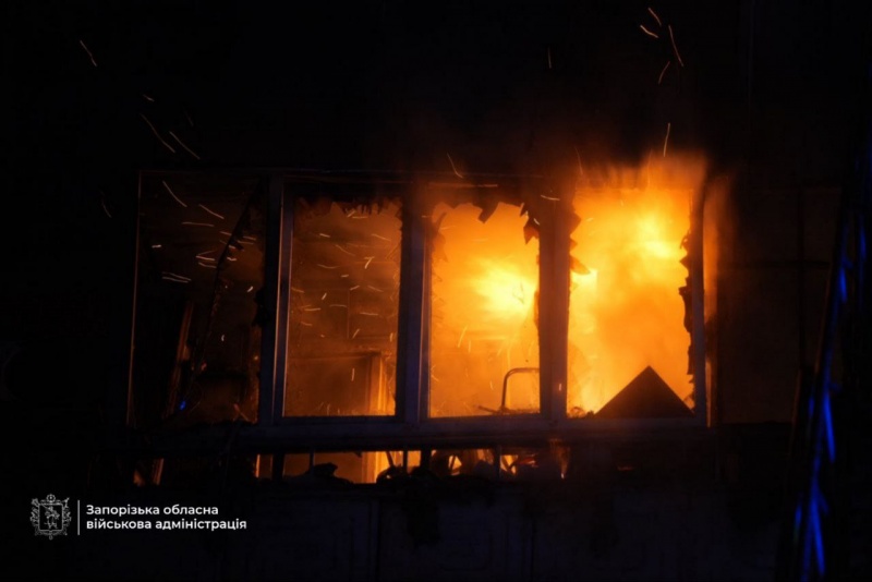 Russia massively strikes Ukraine's Zaporizhzhia: Apartments burned down, 3 people injured