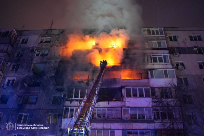 Russia massively strikes Ukraine's Zaporizhzhia: Apartments burned down, 3 people injured