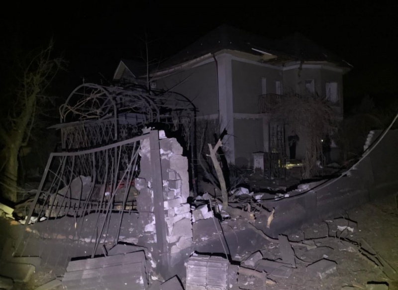 Russia strikes Zelenskyy's hometown with ballistic missiles: Houses and cars damaged