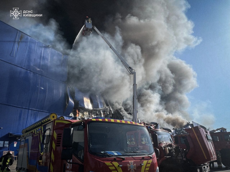 Strike hits Epicentr shopping center outside Kyiv, sparks major fire