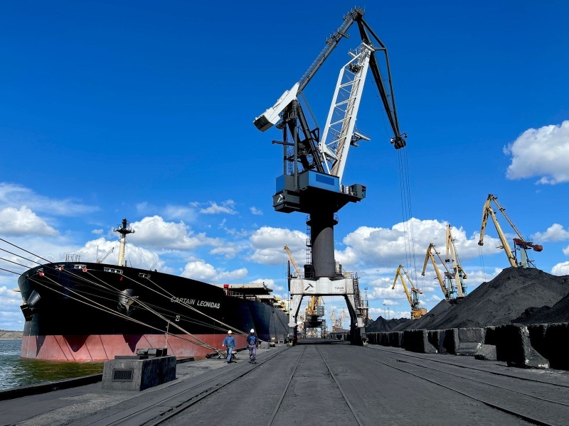 Ship with record volume of cargo left Ukrainian port