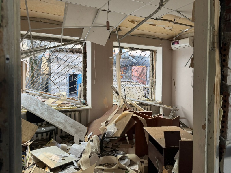 Russia massively strikes Ukraine's Sloviansk with guided bombs, killing mother and child