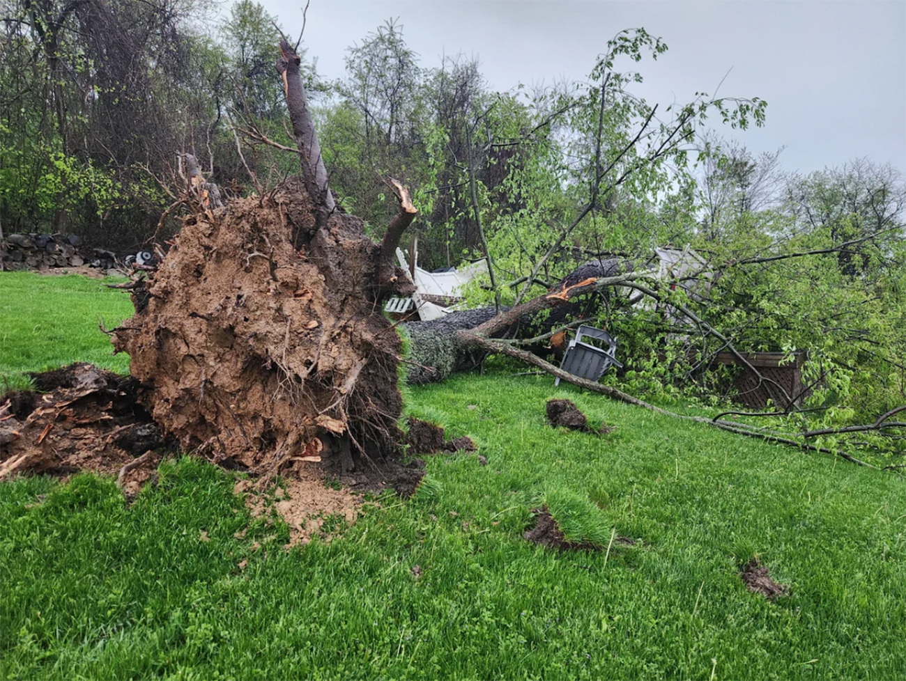 Severe storms hit Pittsburgh, leaving 2 dead and over 400,000 without power