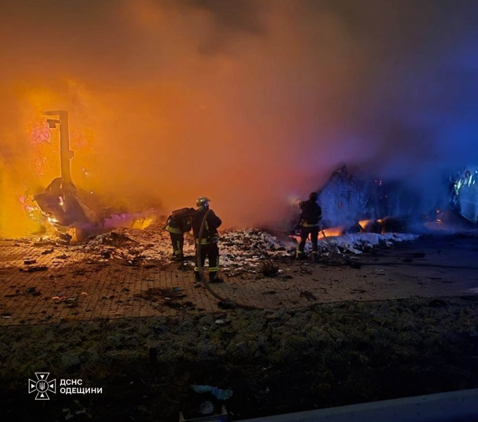 Russian attack on Ukraine's Odesa region cuts power to 13,000 homes, food trucks burn