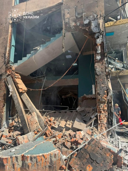 Russia strikes Ukrainian TV channels during live broadcast: Newsroom destroyed, people injured