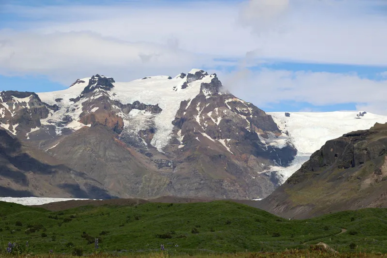 Hot giants. 5 highest volcanoes in Europe
