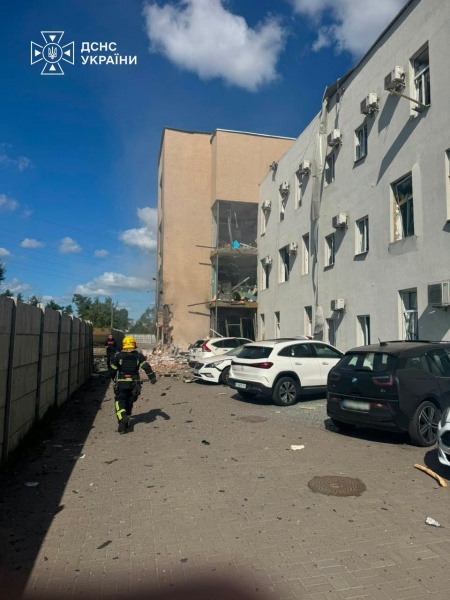 Russia strikes Ukrainian TV channels during live broadcast: Newsroom destroyed, people injured