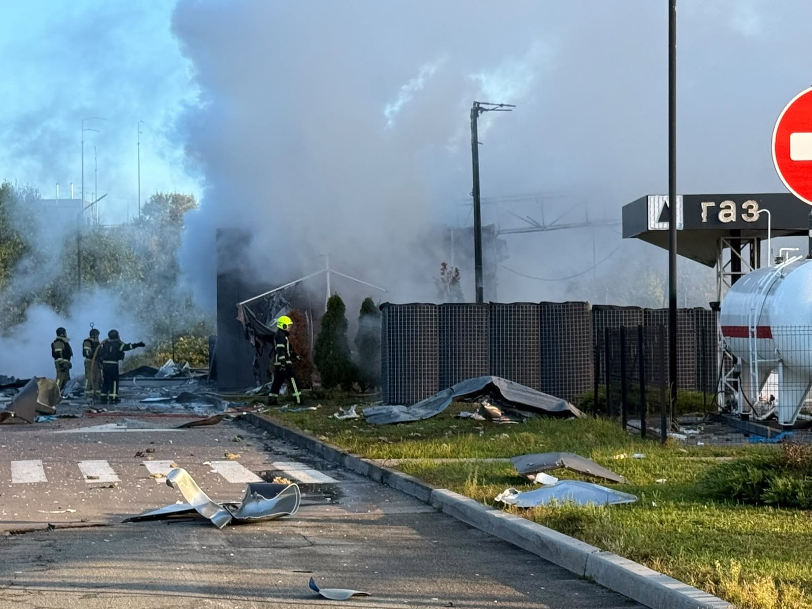 Russia heavily strikes Kyiv, killing one and hitting gas stations, businesses, and store