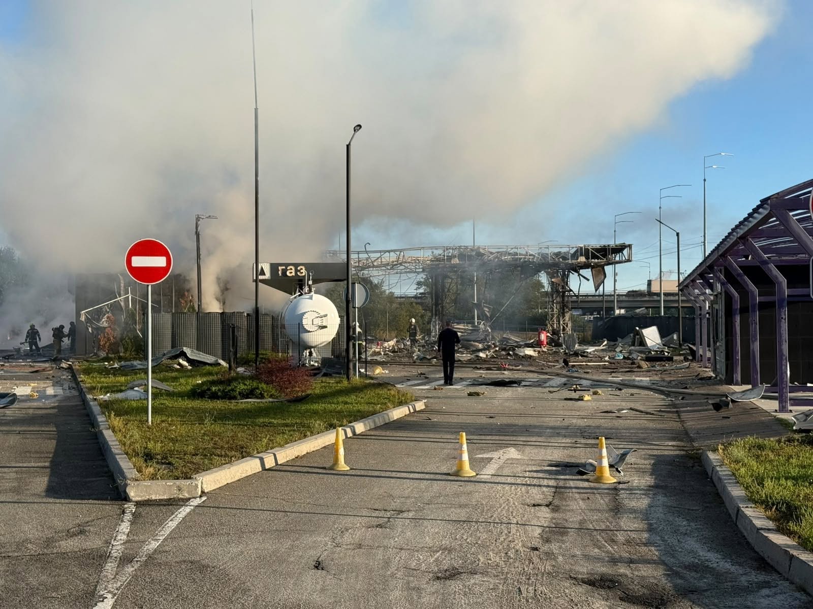 Russia heavily strikes Kyiv, killing one and hitting gas stations, businesses, and store