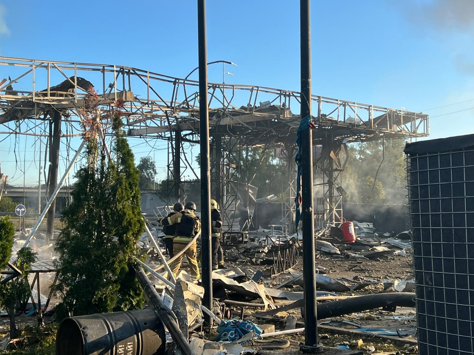 Russia heavily strikes Kyiv, killing one and hitting gas stations, businesses, and store