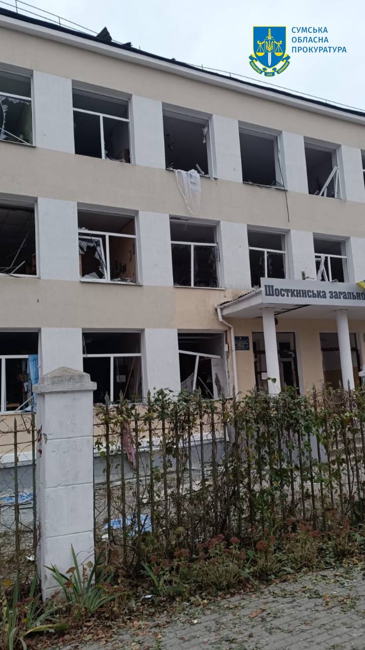 Russians destroy fire station in Ukraine's Shostka, rescuers injured