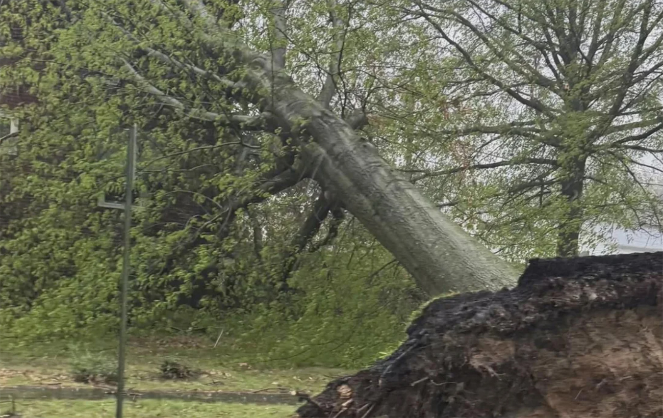 Severe storms hit Pittsburgh, leaving 2 dead and over 400,000 without power