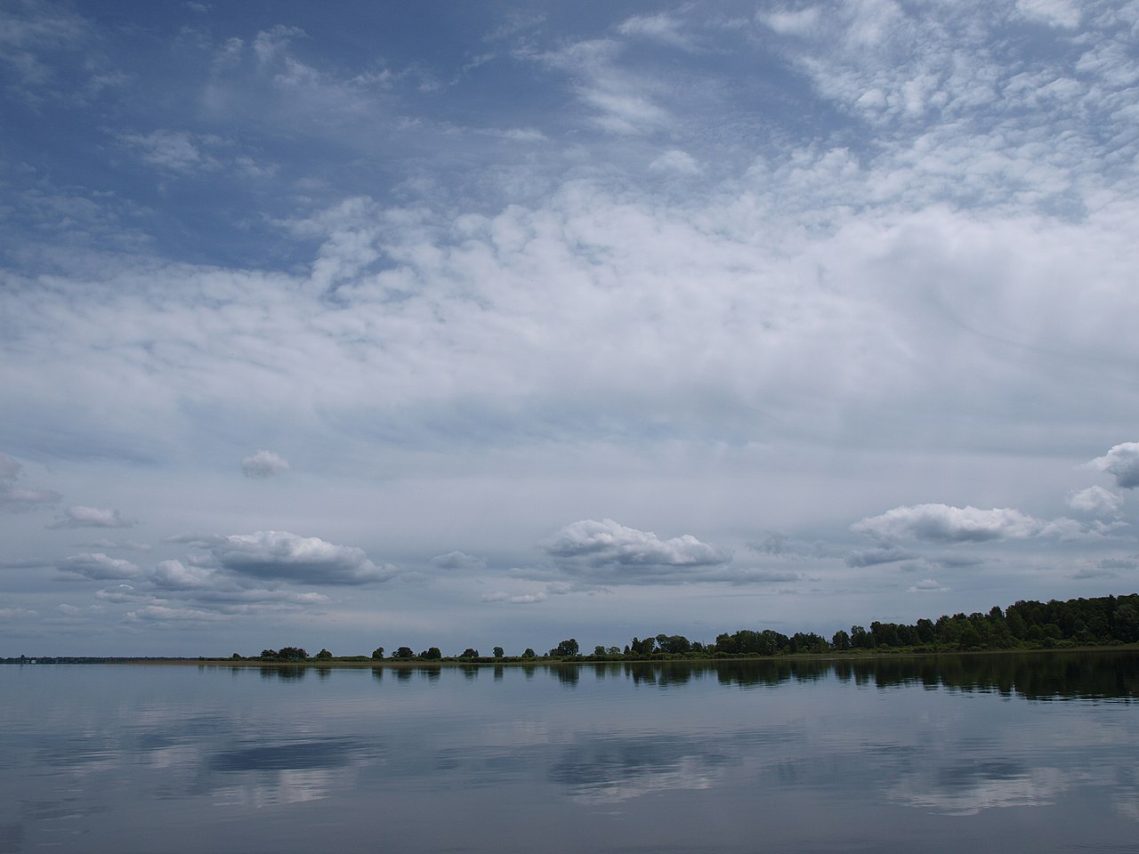 Most charming Ukrainian lakes to visit in summer