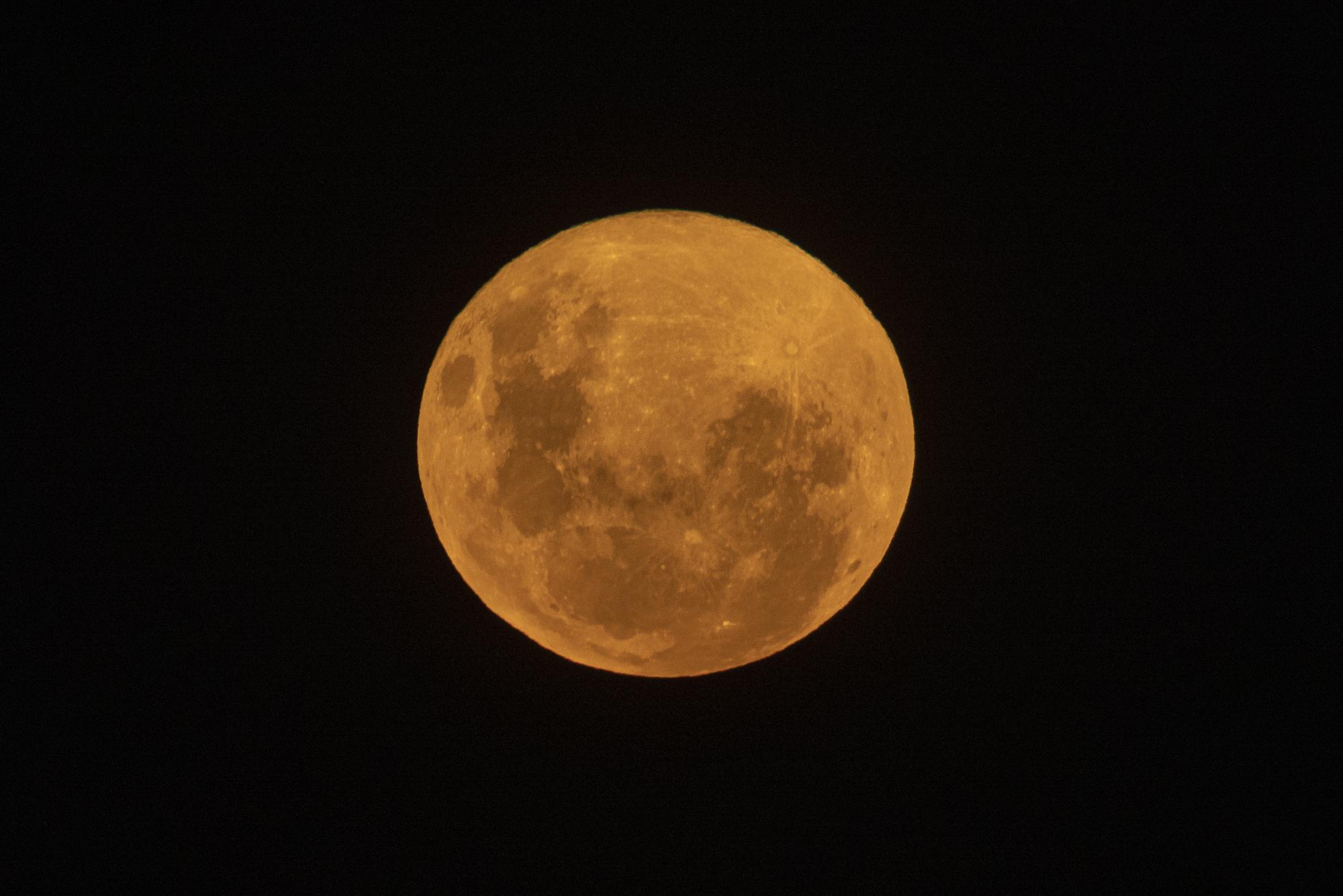 Surprising space scents: Moon smells like gunpowder and burnt steak