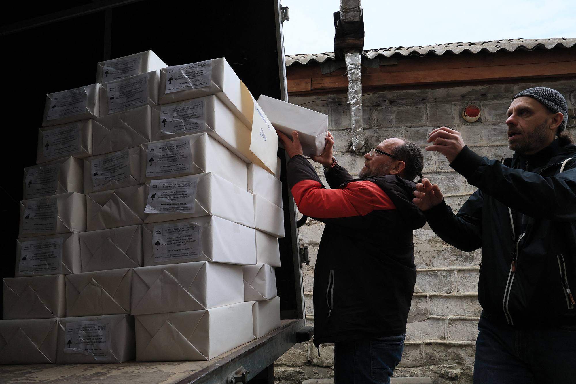 Elections at gunpoint: How Russians force Ukrainians in occupied territories to vote for Putin