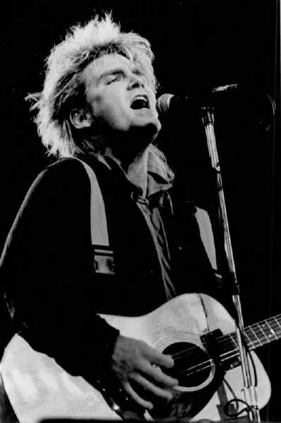 The Alarm frontman Mike Peters dies of blood cancer at 66 after iconic rock career