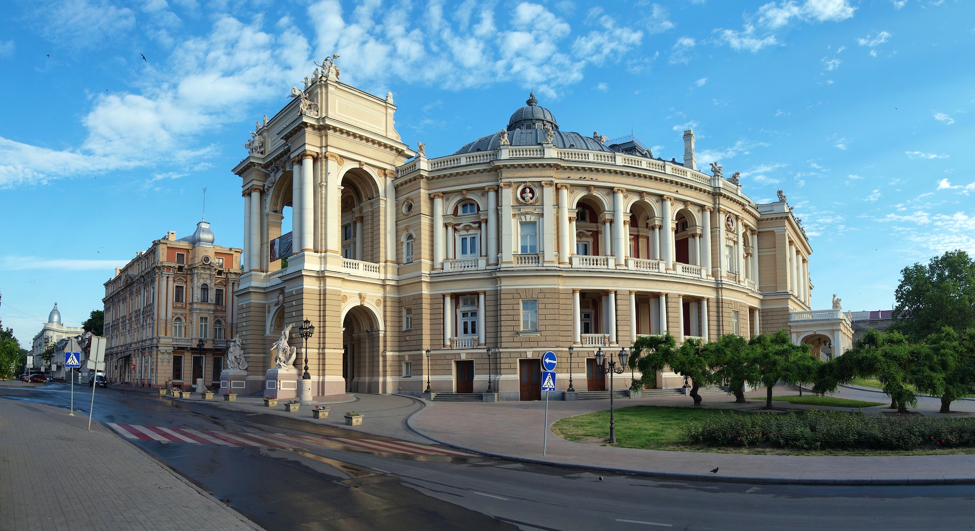 Prymorskyi Boulevard and Derybasivska Street: Landmark sites in Odesa you must visit