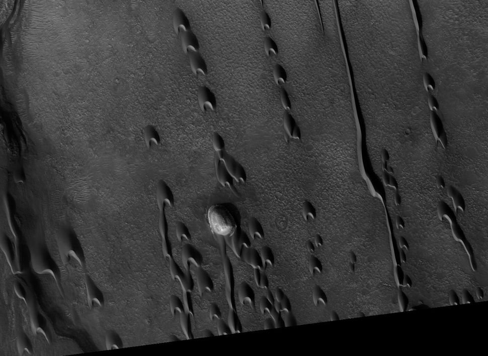 8 fascinating places future tourists could visit on Mars