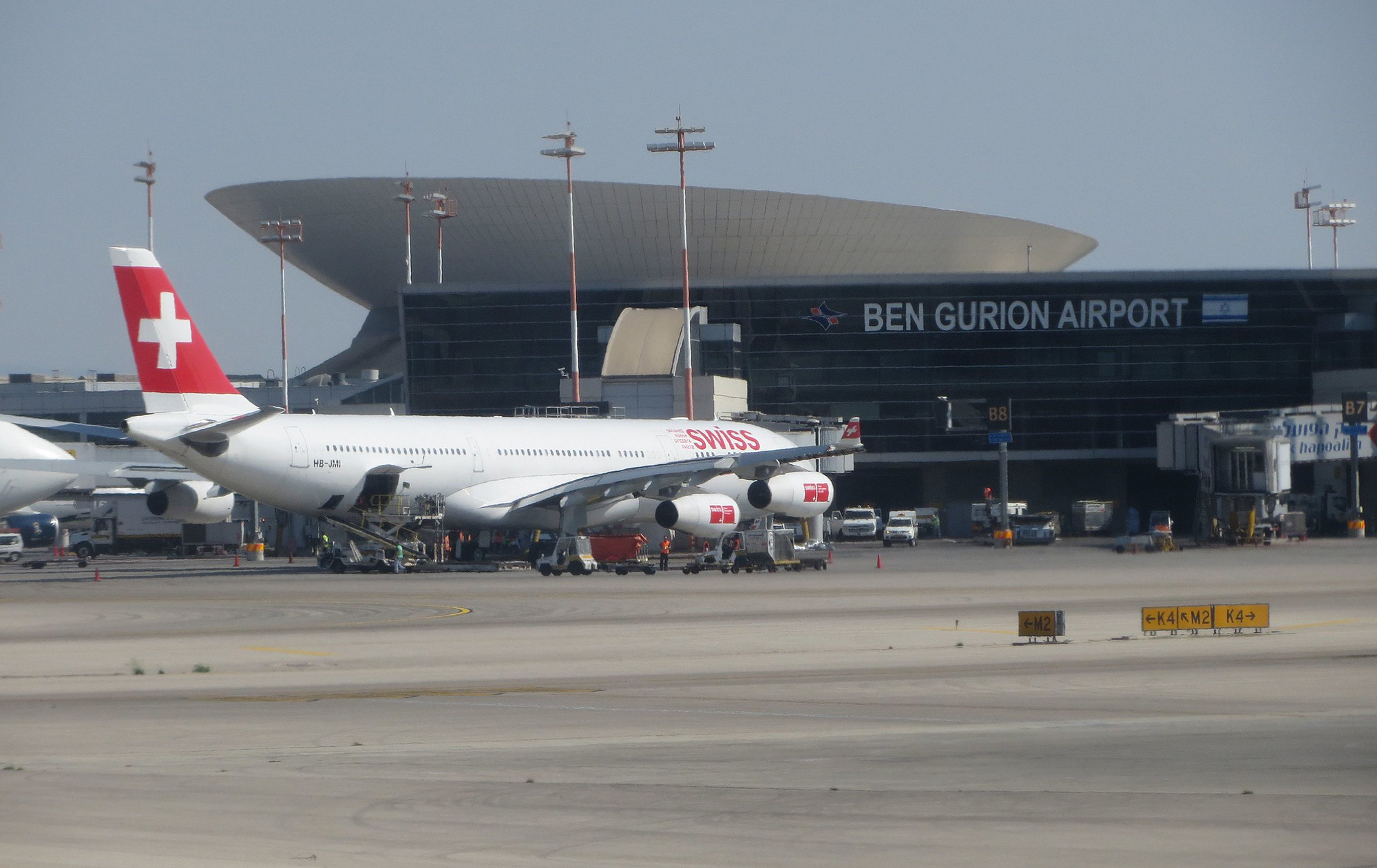 Eight European airlines resume -  %D0%91%D0%B5%D0%BD %D0%93%D1%83%D1%80%D1%96%D0%BE%D0%BD%20flickr%20com%20Chris%20Hoare 