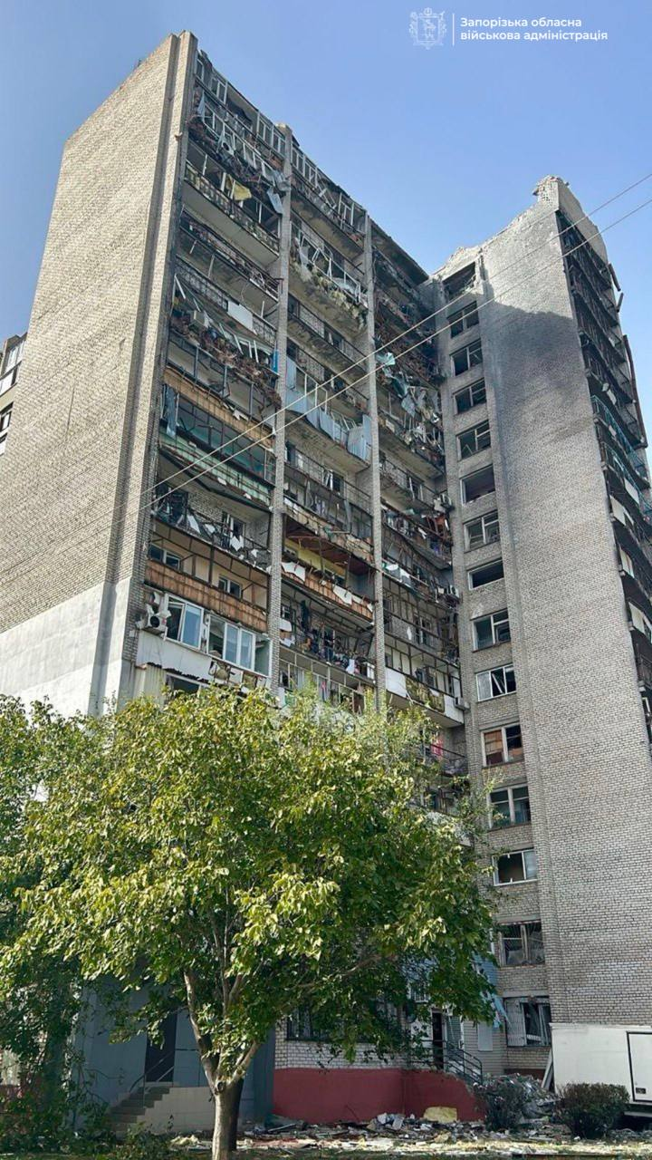 Russia strikes residential districts in Zaporizhzhia: Killed and wounded reported 