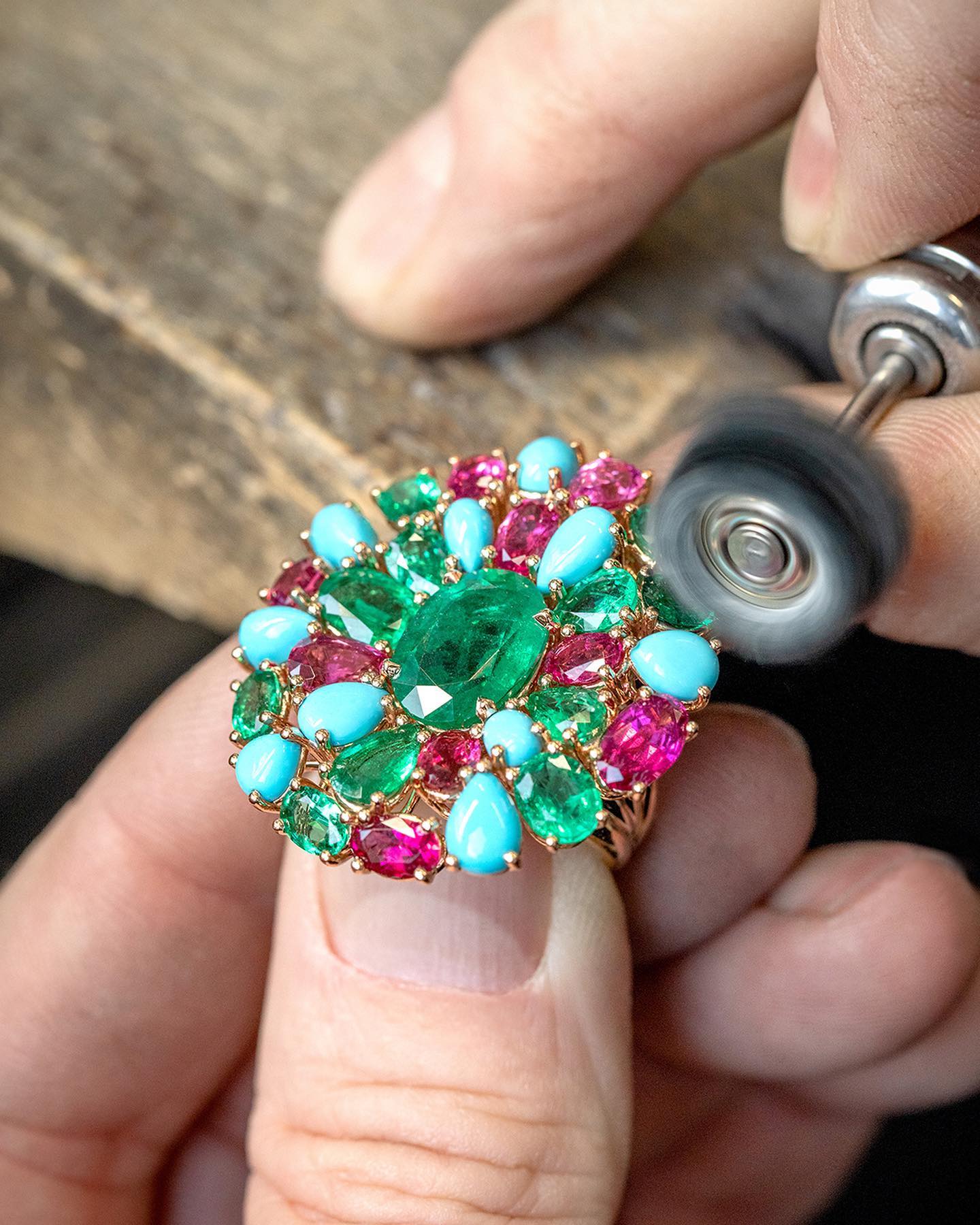 Julia Roberts unveils special jewelry collection