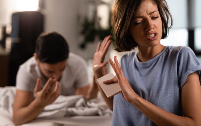 11 signs of cruel hypocrite poisoning your life