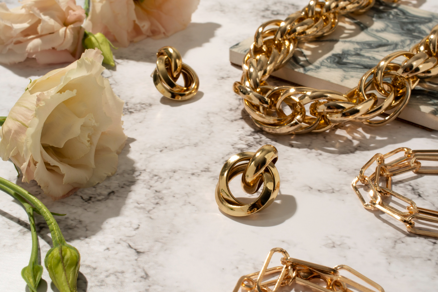 Mastering accessory selection: Essential guide to perfecting your look
