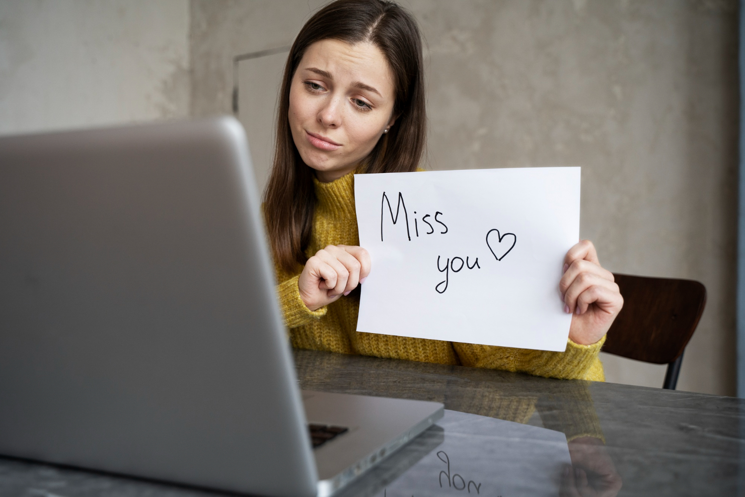 5 signs social media ruining your relationships